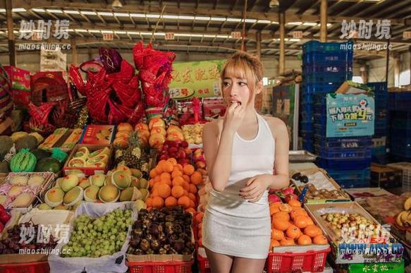 紧身裤的正邪之战—爱丝在高清写真里揭穿真相-妙时境