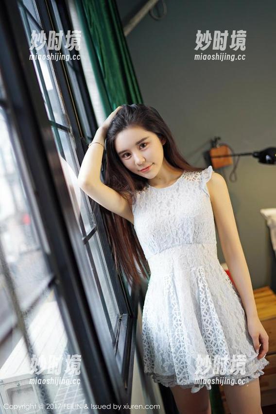 Feilin嗲囡囡 - 不可思议的校服穿搭，西门小玉新的套图让人不禁想多看两眼，嘿嘿。-妙时境