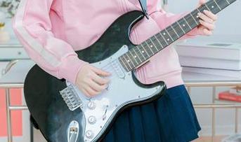 KuukoW的网盘写真有点妙：神里绫华探寻中的摇摆