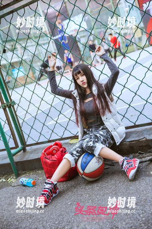 TouTiao头条女神 - 看，小热巴连体衣里藏了多少种搭配法？疯狂更新中！-妙时境