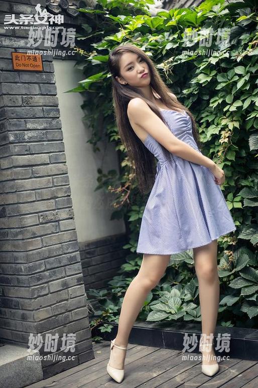 TouTiao头条女神 - 这吊带真不简单，幻雪儿的写真势必成为壁纸美学的扛把子！-妙时境