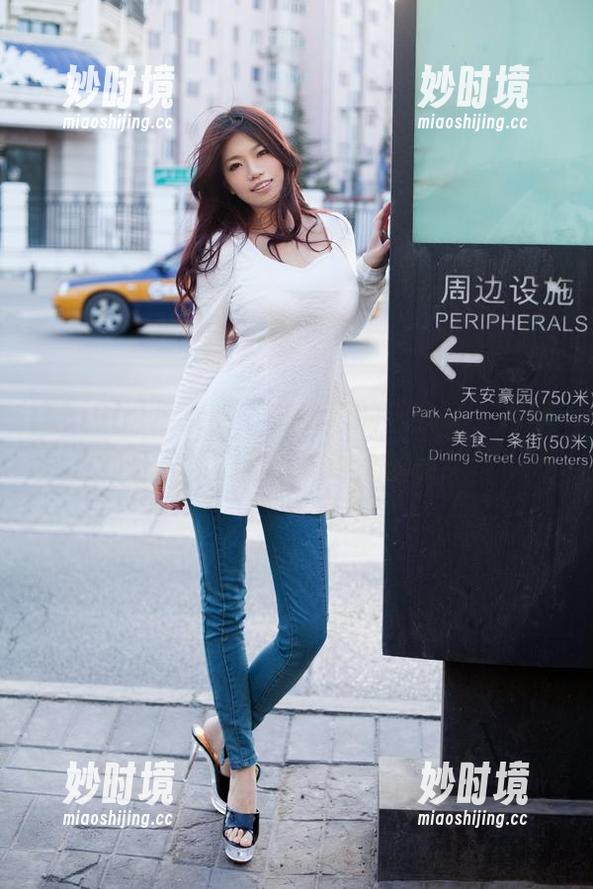 TuiGirl推女郎 - 林萌萌的连衣裙，这图包里的每一帧都有我想讨论的小细节……-妙时境