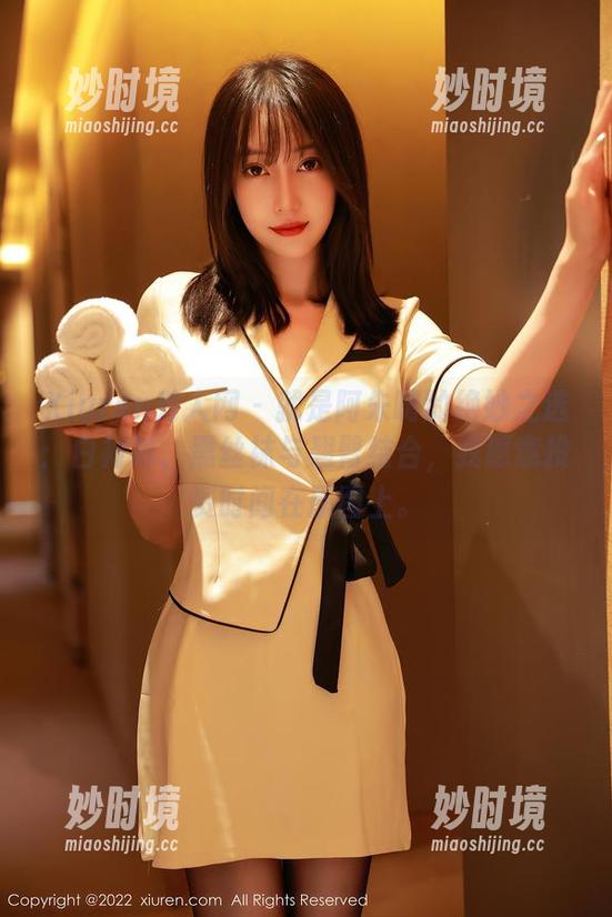 Xiuren秀人网 - 就是阿朱啊的绝妙之选：白衬衫、黑丝袜与翘臀结合，我愿意投资时间在原图上。-妙时境