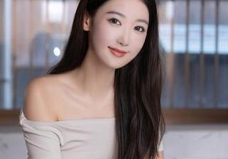 Xiuren秀人网 - 哇，晗大大Via的这张图片里，女孩好像在说‘快来关注我！’
