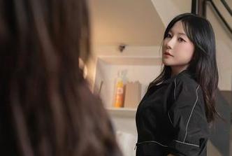 Xiuren秀人网 - 瑞瑞ruirui定制写真：当办公椅变身为模特...你能想象吗？