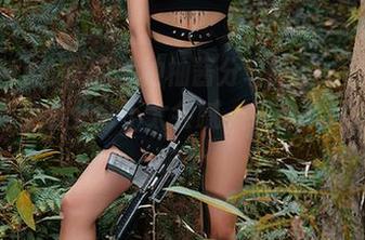 YouMi尤蜜荟 - 柚柚酱分享：把“激萌少女”挂在墙上也不太会腻，好像永远都看不够。
