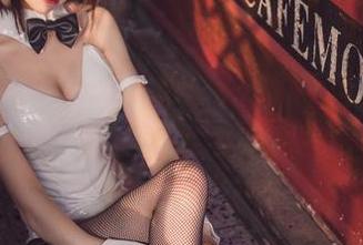 倒带一下，coser衣衣x玛丽萝丝的泳装cos，要不要来点资源惹？