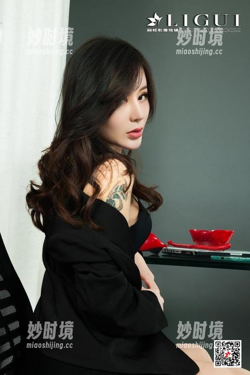 丽柜 - 爬行、放松、反思：肖肖的裸足图片合集，任意想象-妙时境