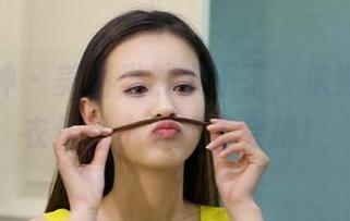 克拉女神 - 美图当然少不了，依娜丝的泳衣作品小姐姐真会挑！