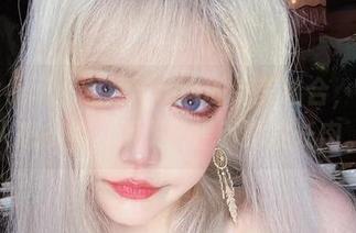 来看啾小妍：短裙与cos的完美结合，真心让人想多看几眼...可惜眼睛没长肉。