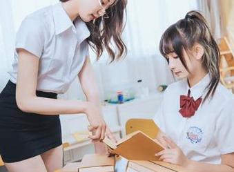 喵糖映画原图评析，兔女郎的眼神里似乎藏着不为人知的故事……