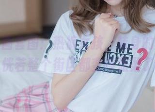 喵糖映画套图：热裤女孩，转身的那一瞬，恍若整个街区都变得温柔了。