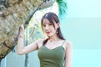 嗲囡囡 - 方绮言Ayaka在线，原图里的秘密，我是不是该好好琢磨？