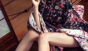 头条女神 - 又来了，李丽莎的短裙作品集更新，每次都让我想说，不如直接沿着这条裙边聊聊吧！