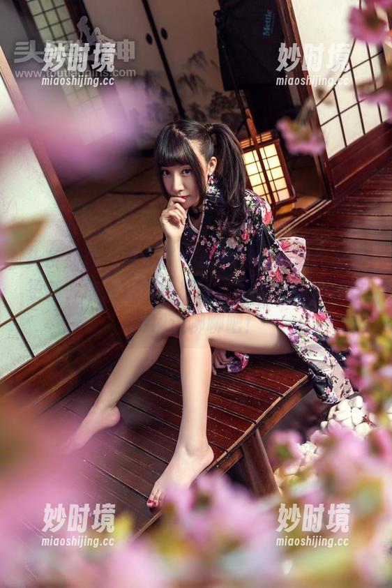 头条女神 - 又来了，李丽莎的短裙作品集更新，每次都让我想说，不如直接沿着这条裙边聊聊吧！-妙时境