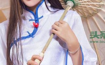 头条女神 - 杨曼妮又换新装，红裙在手，最新图片看多久都不腻！