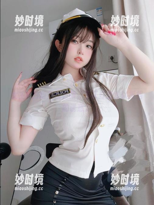 女主K的新美图更新，吊带打扮难以抵挡的诱惑。-妙时境