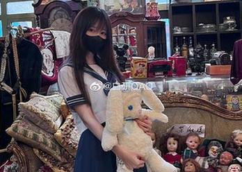 妖君白研的妹妹，cos得像个大姐姐！写真真有意思。