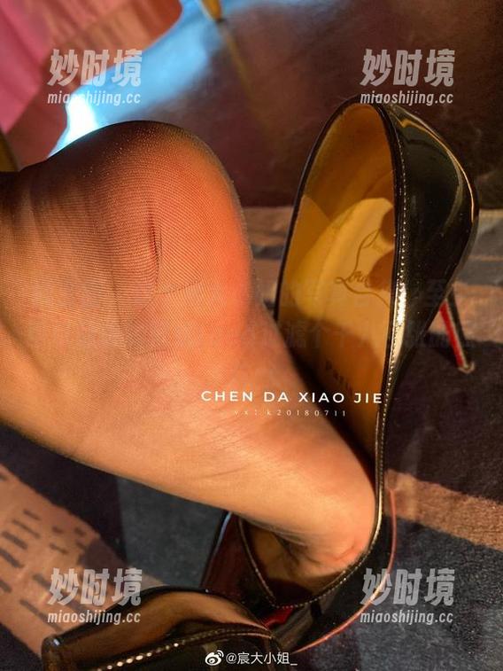 微密圈 - 这个宸大小姐的写真合集，至少可以让你的壁纸feed过滤个千八百张的照片…-妙时境