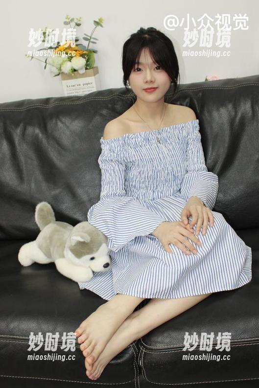 小众视觉 - 最新黑丝图册，洁洁又开始迷倒一片小伙伴！-妙时境