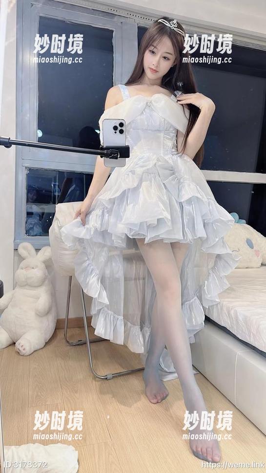 微密圈 - 我发现，小萌子的短裤在无圣光下，居然让她的气质变得更特别了。-妙时境