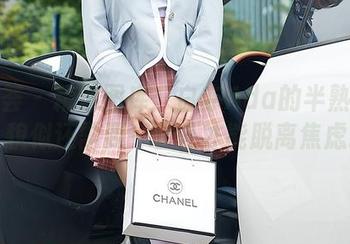 尤蜜荟 - 精选图库：白亦Ada的半熟少女，貌似还需要一会儿才能脱离焦虑。