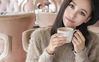 推女神 - 闲散的时光成了作品集的最佳背景，谭晓彤的居家太让人羡慕了