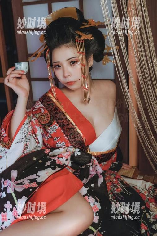 “无颜小天使wy”的泳衣原图分享，怎么看怎么像个摆拍大赛的赢家，你们怎么看？-妙时境