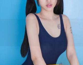 果团网 - 在一个阳光灿烂的上午，龚玥菲的全套泳衣图片拿下了夏天的第一杯奶茶