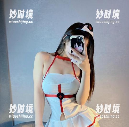 微密圈 - 桃沢樱呀+黄色战袍=图库中的一场色彩派对-妙时境