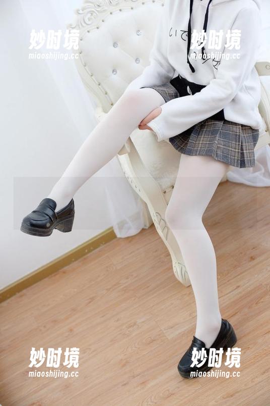 森萝财团 - 就问小满的比基尼原图，免费领取后要不要转发给朋友？-妙时境