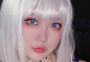 免费图集：椒妮佐仁的浴室慵懒时光，头发湿漉漉的样子让人想多看几眼。