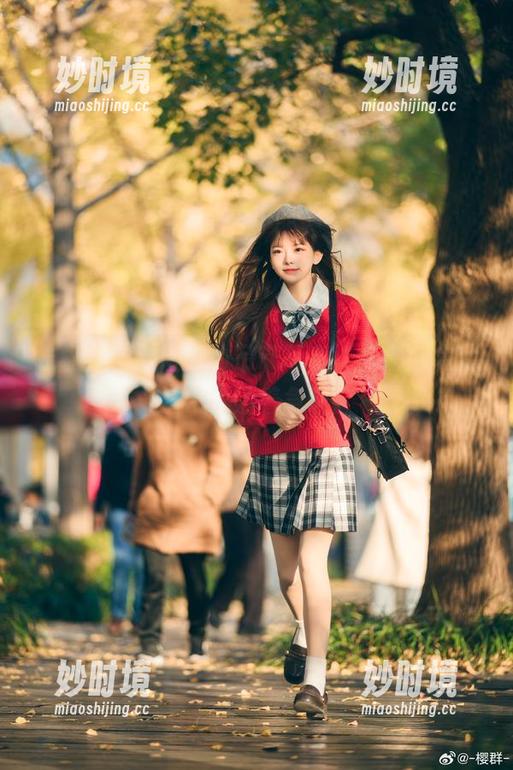 桔梗边上，樱群的吊带写真，慢慢欣赏就好了，别着急嘛。-妙时境