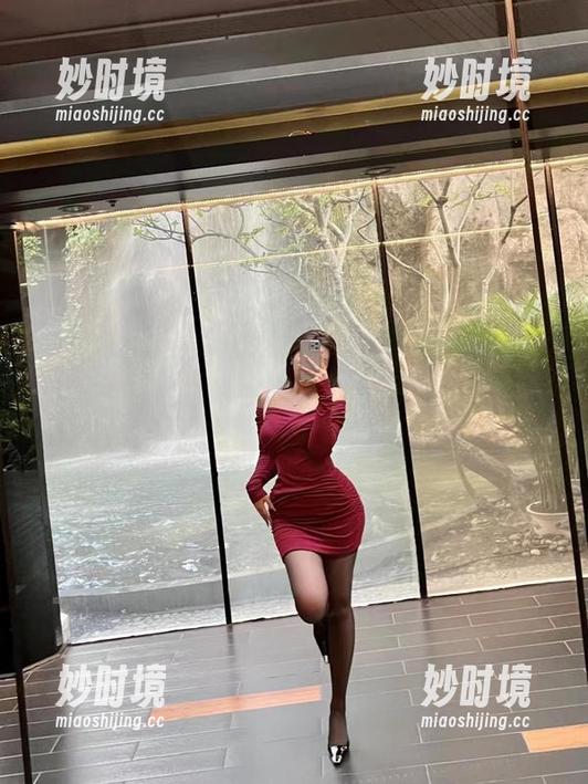 微密圈 - 洁己u自信满满，原图与死库水的搞怪组合-妙时境