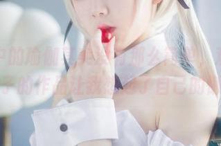 想象中的瑜伽其实没有那么简单，观看浅野菌子的作品让我想起了自己的懒惰。