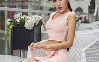 爱丝 - 她的美图更新又来了，若兮的长腿就是无敌！