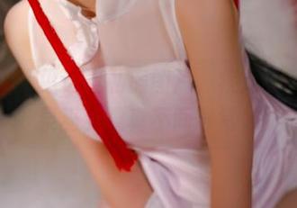 无意间瞥见这组私房图片，疾走可可的温泉巫女果真不同寻常。