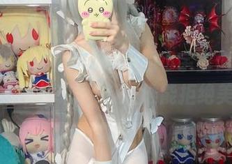 套图在手，白栎Shirly的小宇宙便流露——碧蓝航线拉菲2，反正谁能拒绝美图呢？