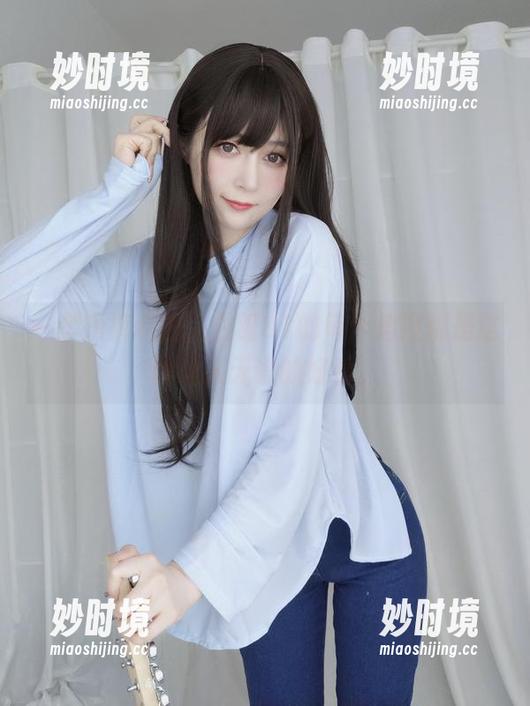 一套短裤私拍，白银81的每个角度都是这种让人无语的好看。-妙时境