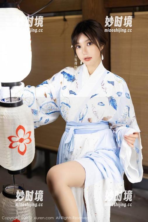 秀人网 - Luvian睡衣写真：翻开每一页都想问，谁在这儿打折？-妙时境