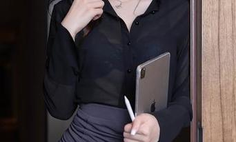 秀人网 - OL主题？小热巴的红色写真让我重新定义了这词…