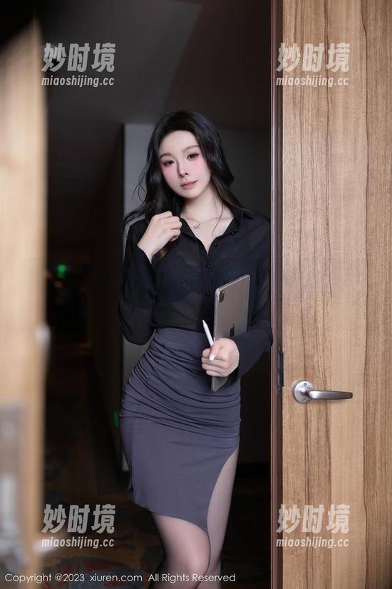 秀人网 - OL主题？小热巴的红色写真让我重新定义了这词…-妙时境
