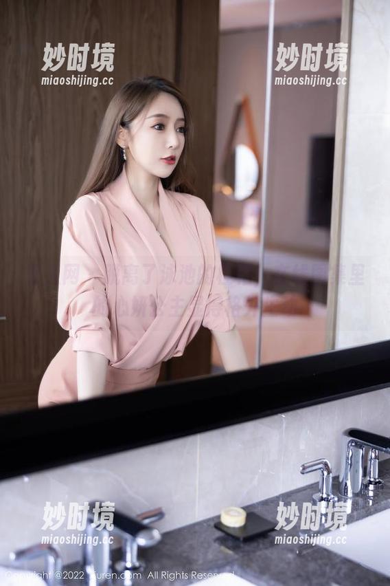 秀人网 - 脱离了泳池的桎梏，在线图集里的心妍公主显得格外生动-妙时境