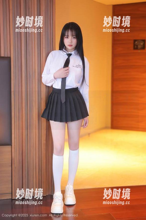 秀人网 - 美桃酱图集更新——又来一波电力十足的JK灵魂捕捉，哎呀，真的是让人想停下来看个够！-妙时境