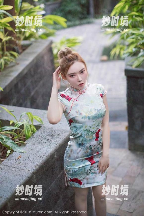 秀人网 - 一眼看过去，金妍兮Saki的泳装，额，是我下载错图了吗？-妙时境