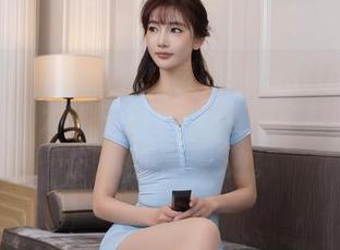 秀人网 - 更新警报！黄可Christine的女王美图，太有气场了，我在镜子前试着模仿，哈哈，失败。