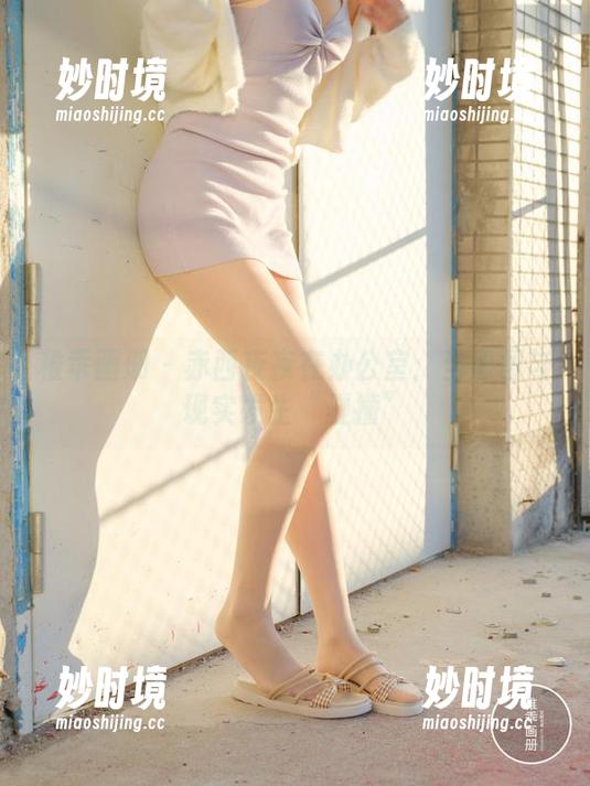 稚乖画册 - 赤西夜夜在办公室：当原图与现实发生“碰撞”-妙时境
