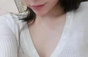 微密圈 - 紫色哒豚豚在线发光发热，女神图集引发脑洞风暴！