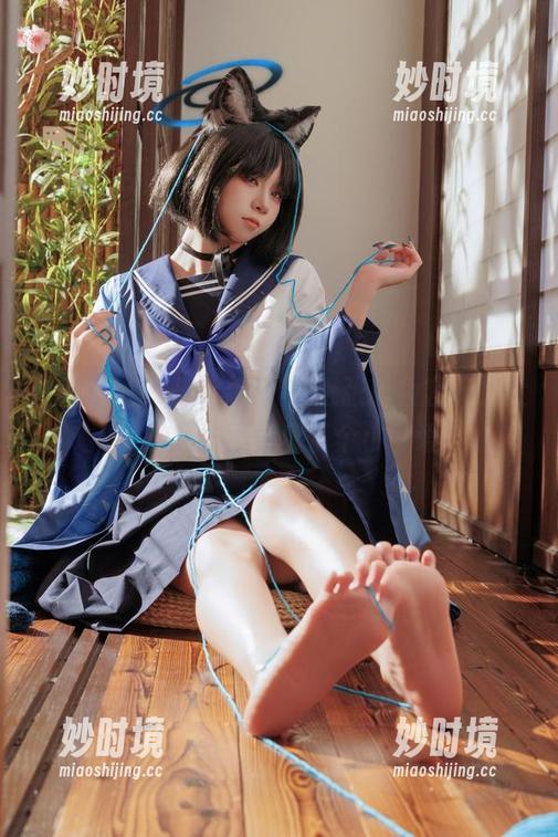 观看纸悦Etsu_ko：在纸张和妆容下，女王的另一面竟藏了个小可爱-妙时境