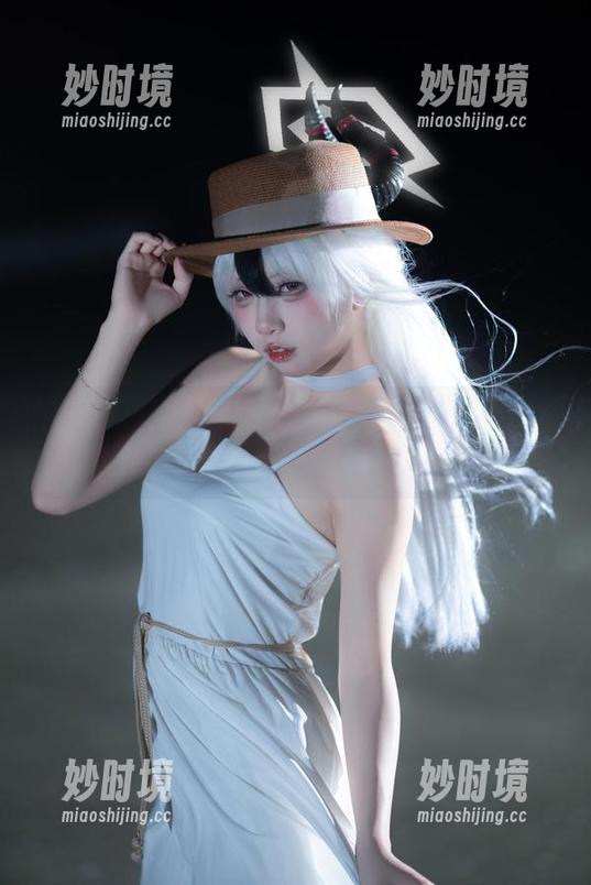 纸悦Etsu_ko的娇俏秘书视角：写真合集，让你对文件夹有不一样的理解。-妙时境